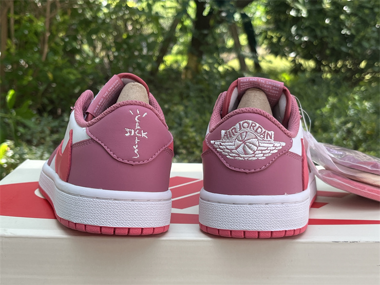 Travis Scott x Air Jordan 1 Low white powder back hook