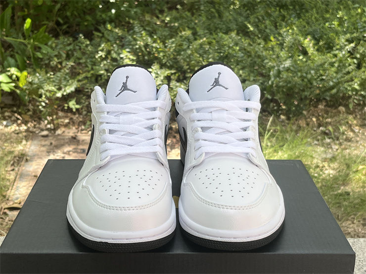Air Jordan 1 Low black and white