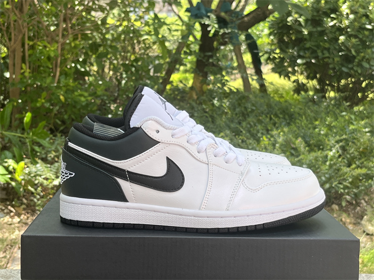Air Jordan 1 Low black and white