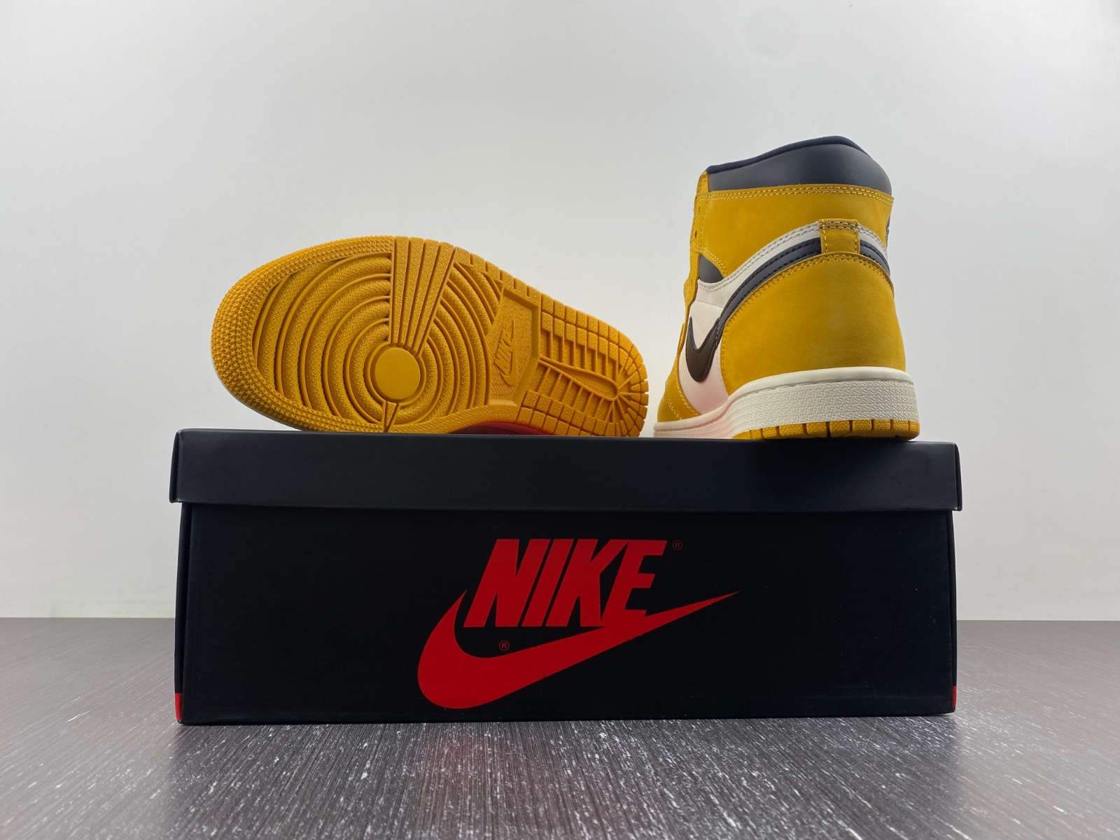 Air Jordan 1 High OG “Yellow Ochre”