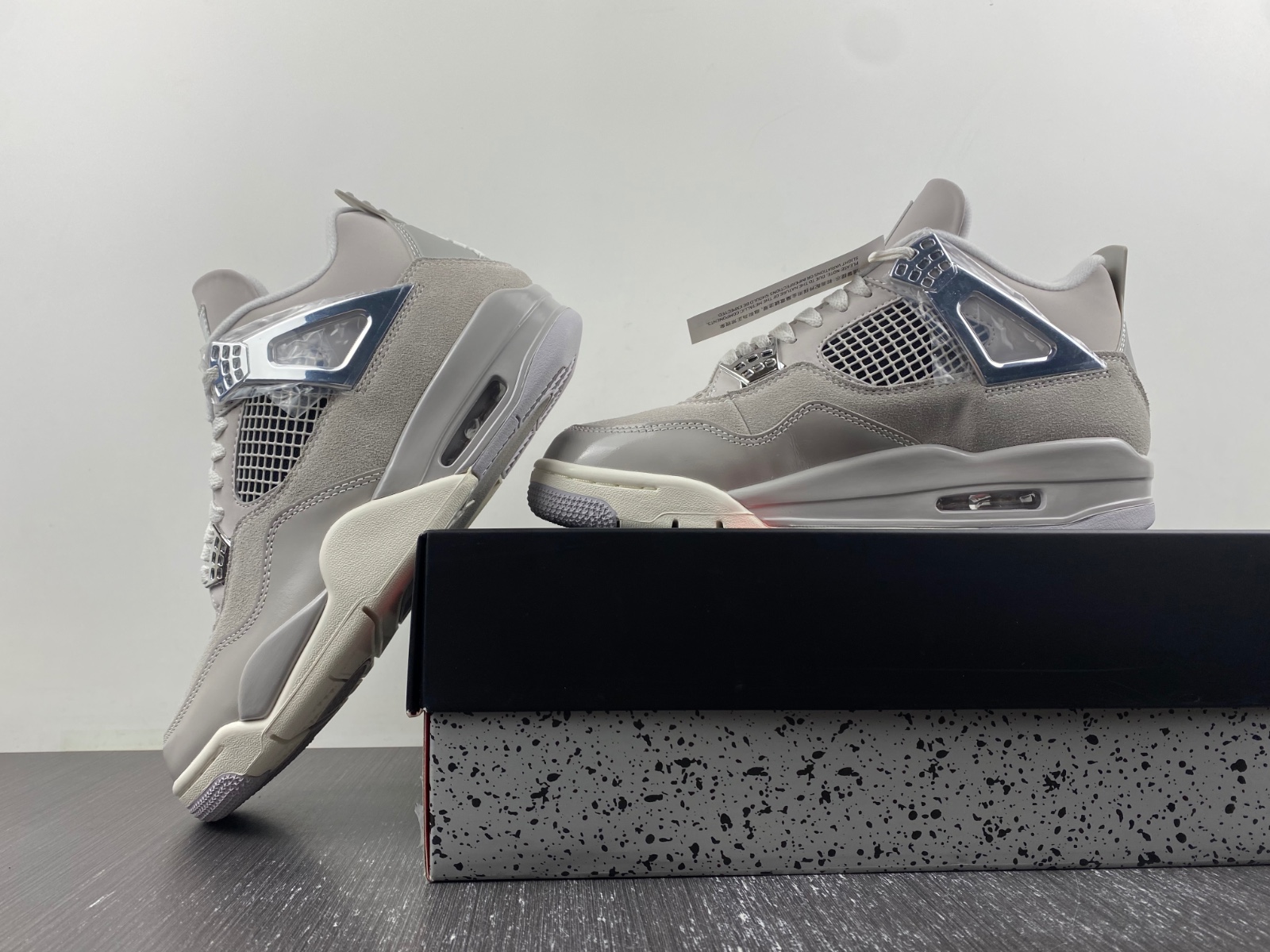 Air Jordan 4 WMNS “Frozen Moments”