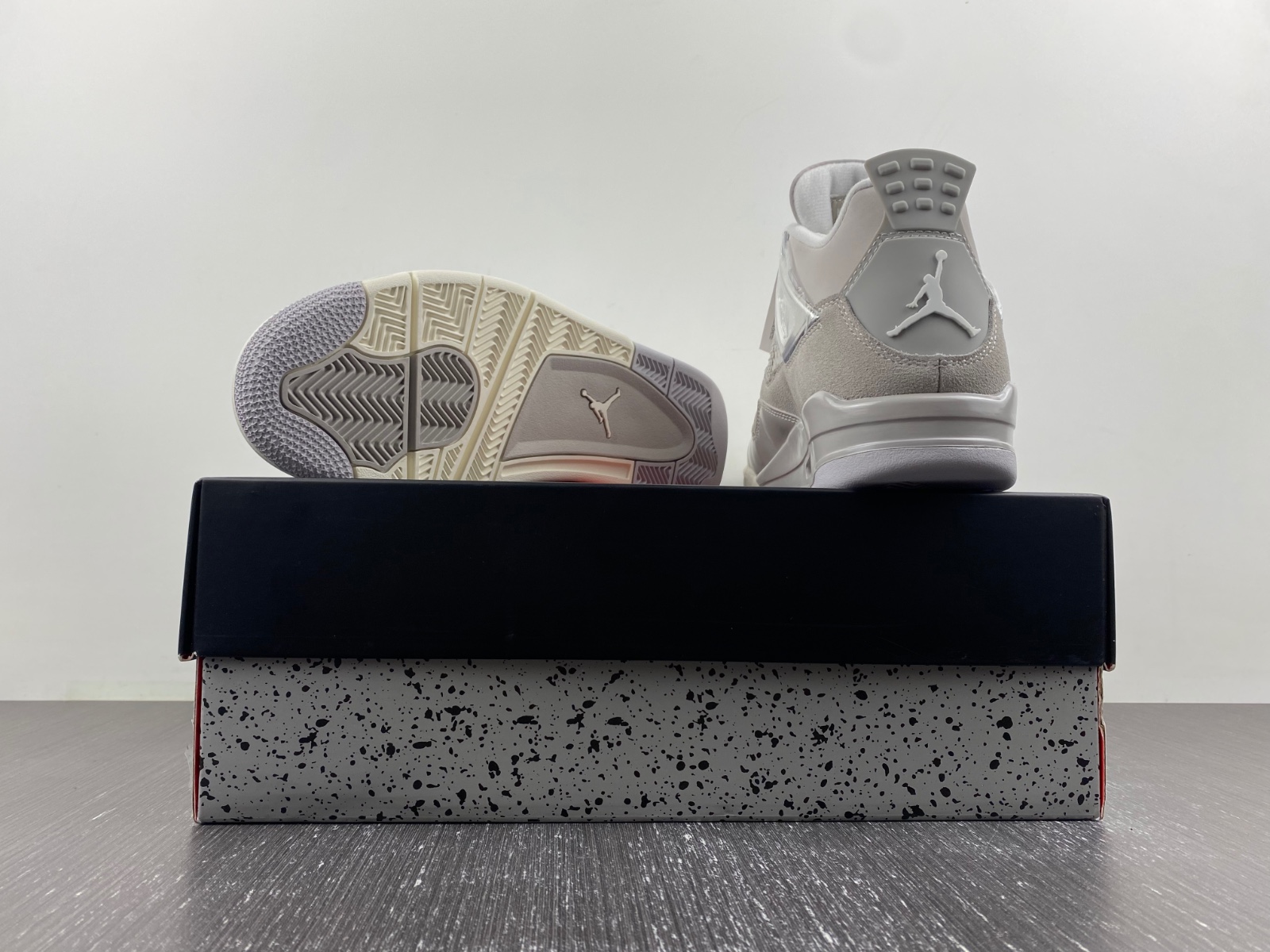 Air Jordan 4 WMNS “Frozen Moments”