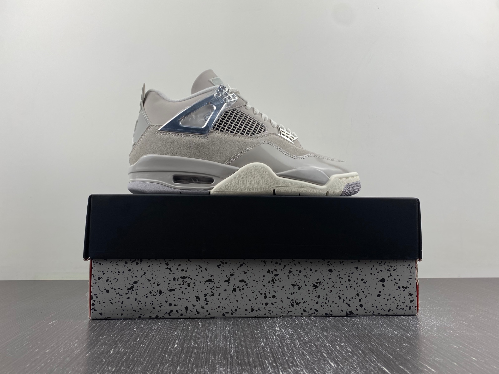Air Jordan 4 WMNS “Frozen Moments”