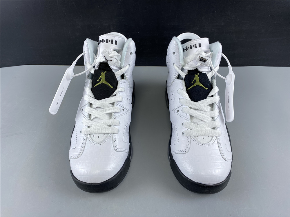 Air Jordan GS a white and black alligator skin