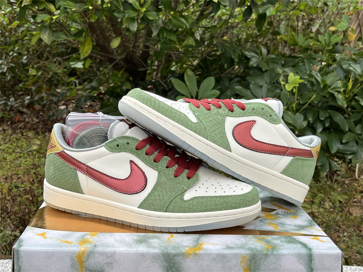 Air Jordan 1 Low white and green snake print