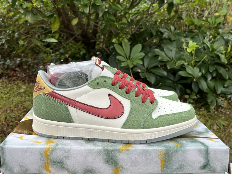 Air Jordan 1 Low white and green snake print