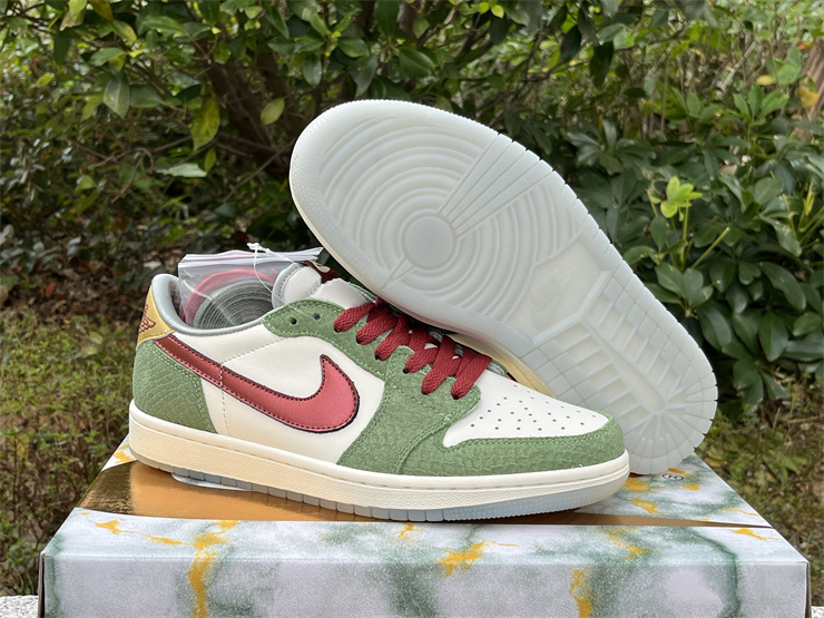 Air Jordan 1 Low white and green snake print