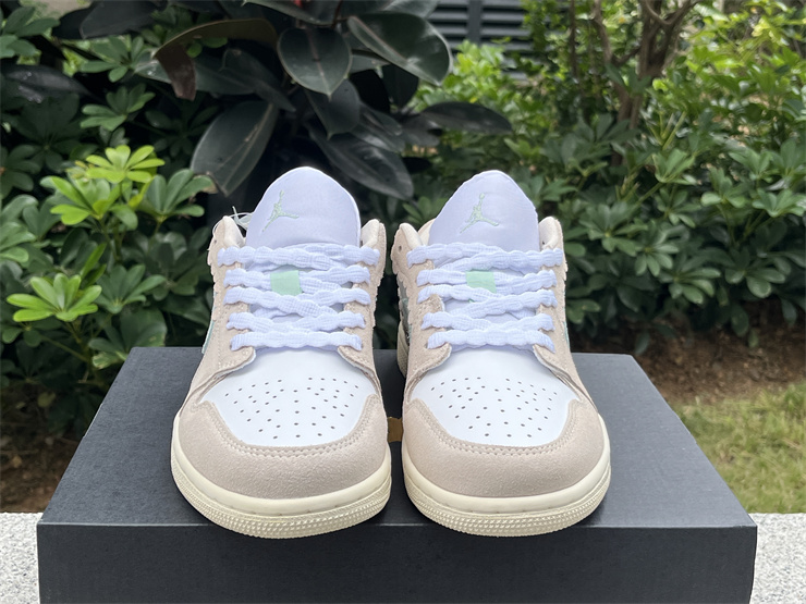 Air Jordan 1 Low pink