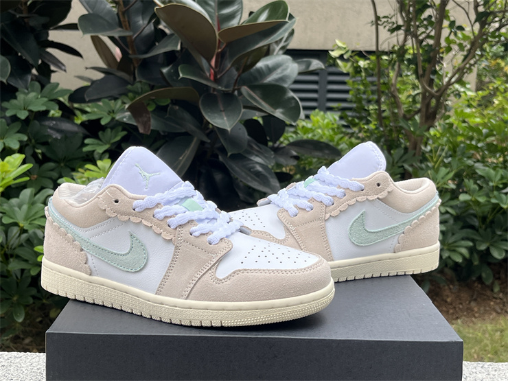 Air Jordan 1 Low pink