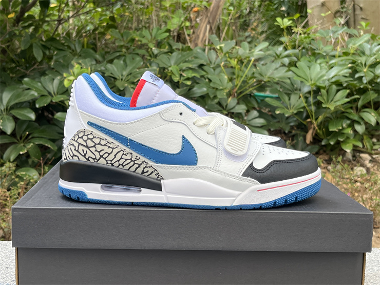 NIKE AIR JORDAN LEGACY 312 LOW,White, black and blue