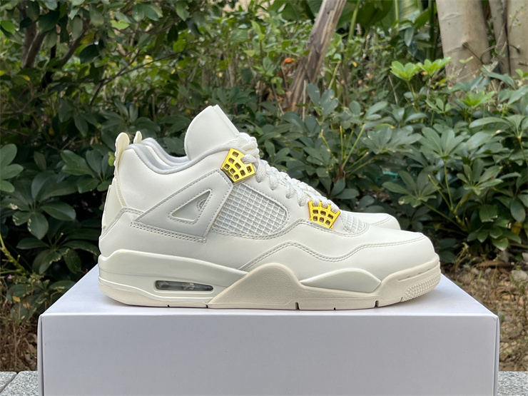 Air Jordan 4 WMNS “Sail”