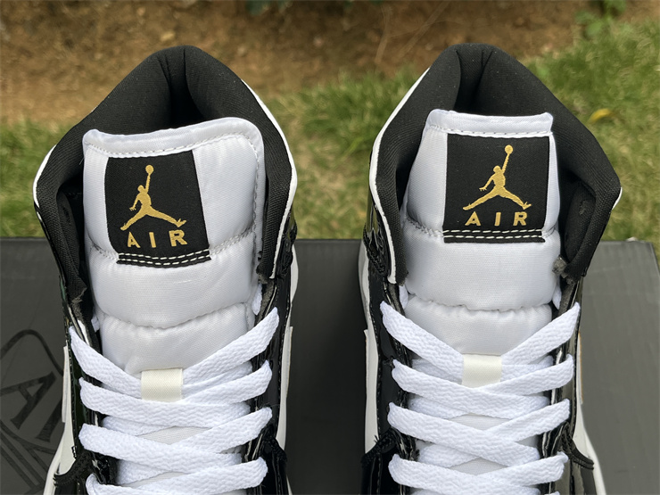Air Jordan 1 Mid patent leather black gold