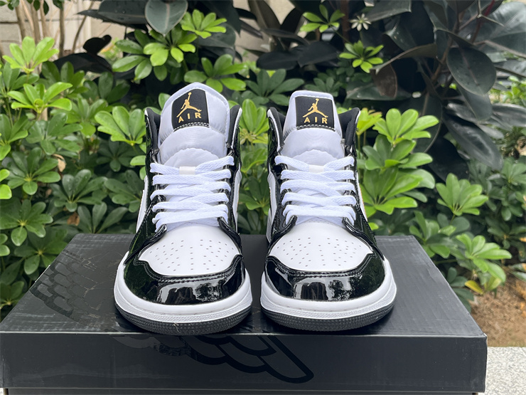 Air Jordan 1 Mid patent leather black gold