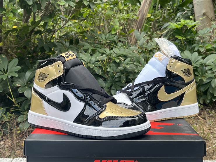 Air Jordan 1 Retro High Gold Top 3
