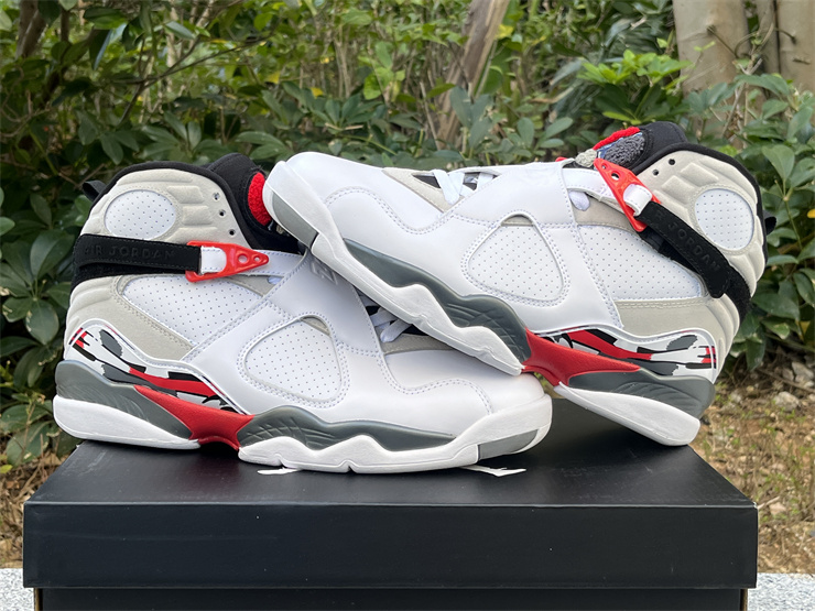 Air Jordan 8 Retro Bugs Bunny