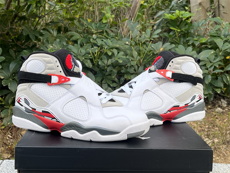 Air Jordan 8 Retro Bugs Bunny