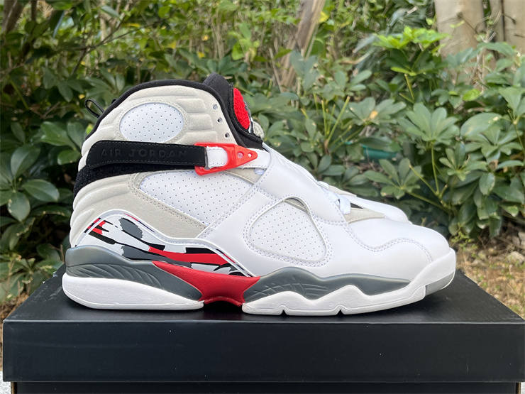 Air Jordan 8 Retro Bugs Bunny