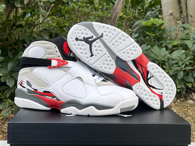 Air Jordan 8 Retro Bugs Bunny