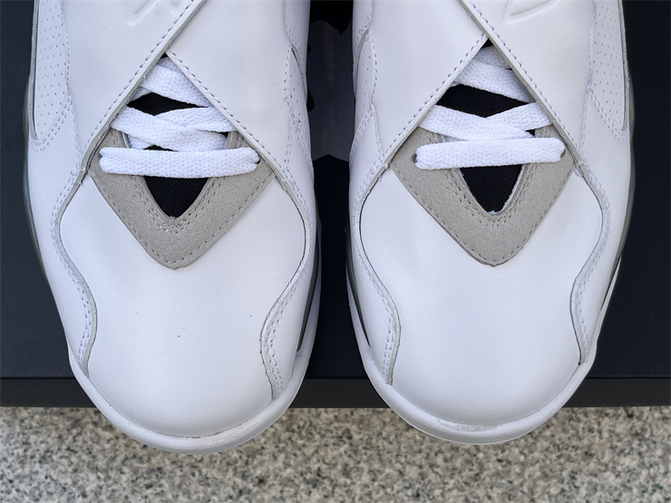 Air Jordan 8 Retro Bugs Bunny