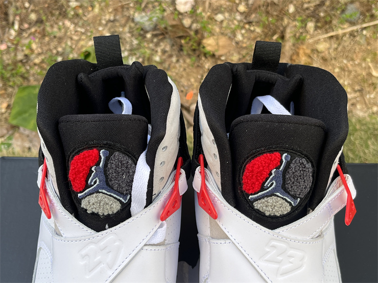 Air Jordan 8 Retro Bugs Bunny