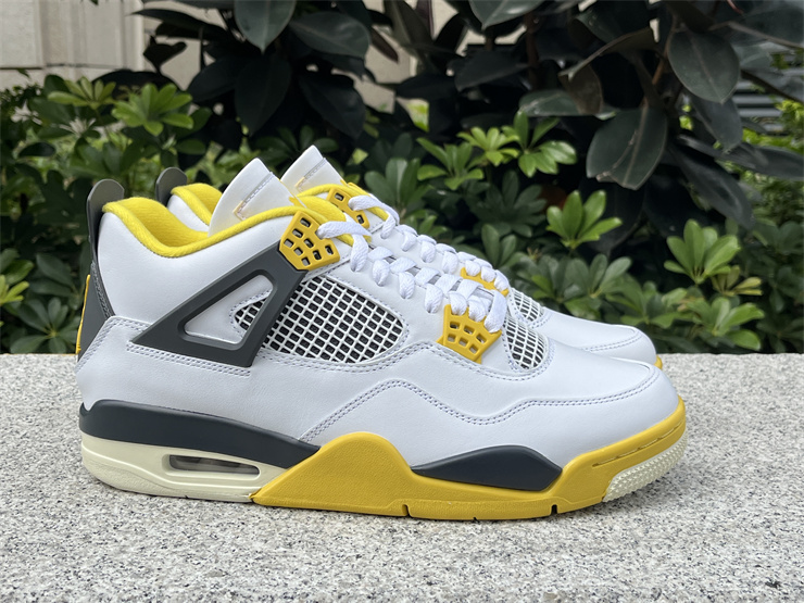 Air Jordan 4 “Vivid Sulfur”