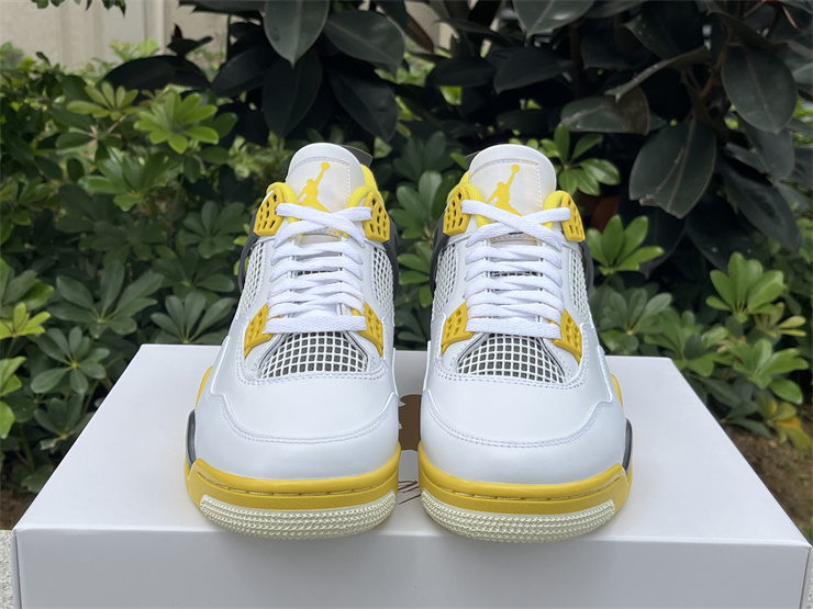 Air Jordan 4 “Vivid Sulfur”
