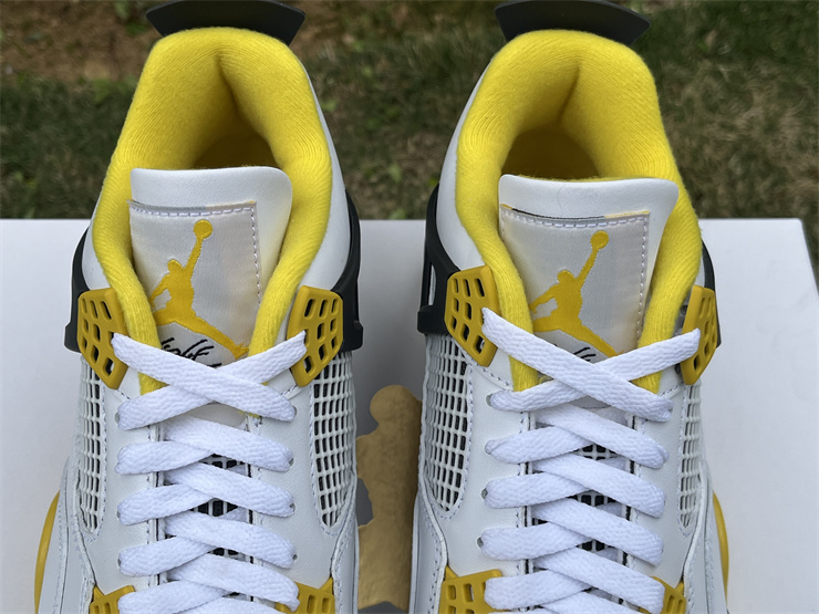 Air Jordan 4 “Vivid Sulfur”