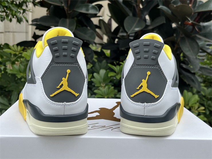 Air Jordan 4 “Vivid Sulfur”