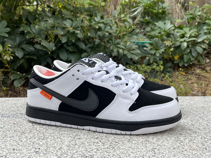 TIGHTBOOTH x Nike SB Dunk Low