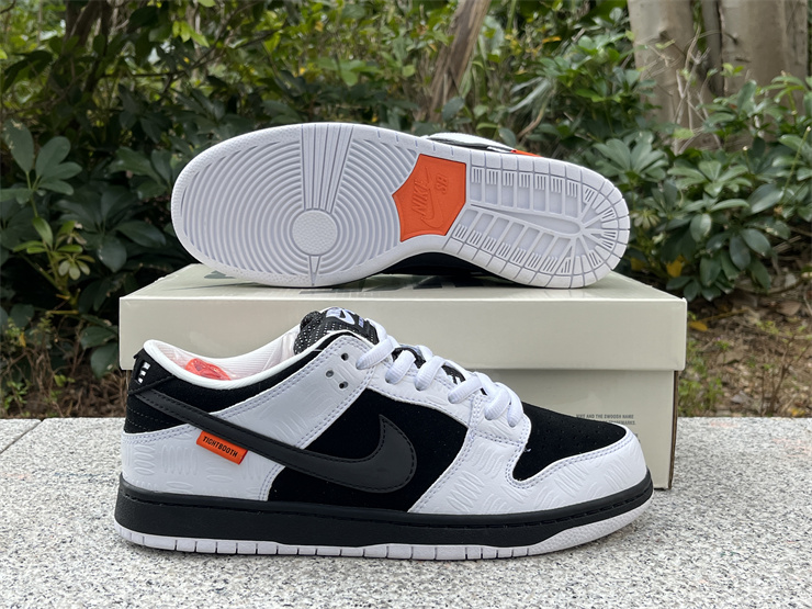 TIGHTBOOTH x Nike SB Dunk Low