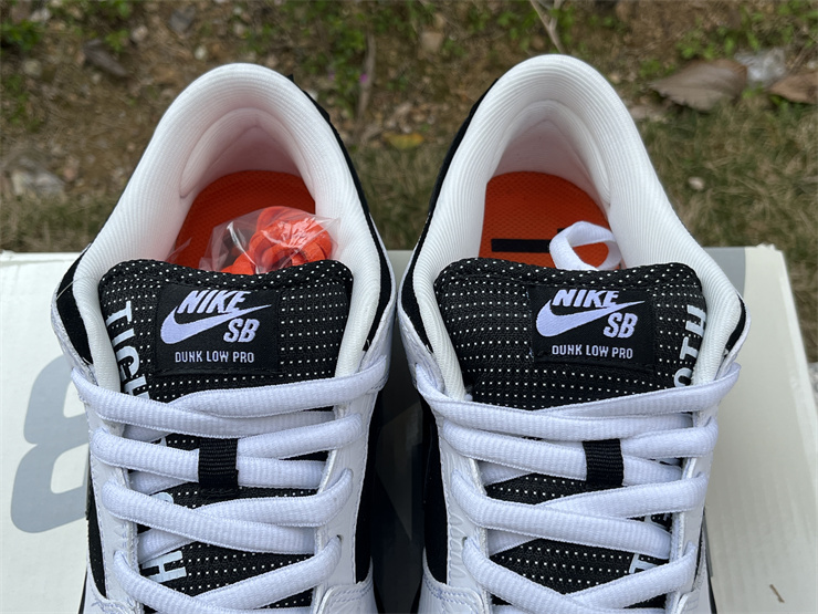 TIGHTBOOTH x Nike SB Dunk Low