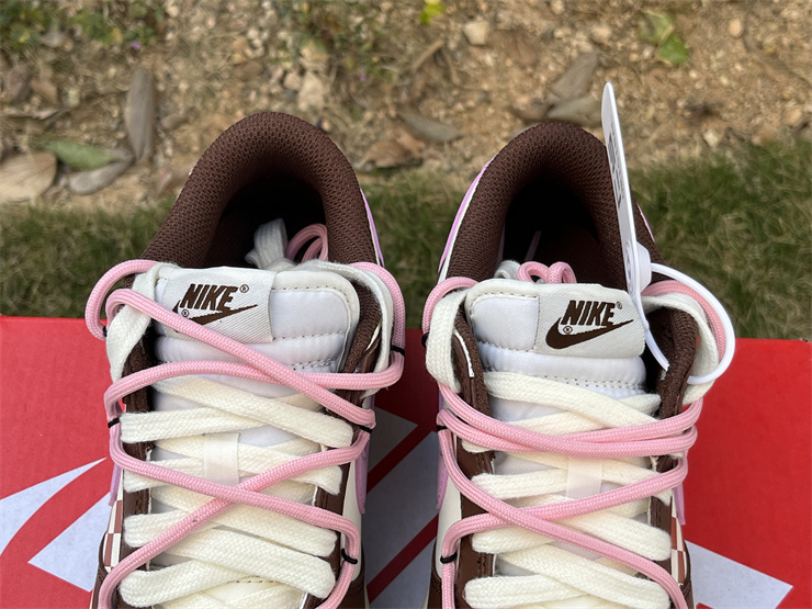 Nike Dunk Low Chocolate care grid