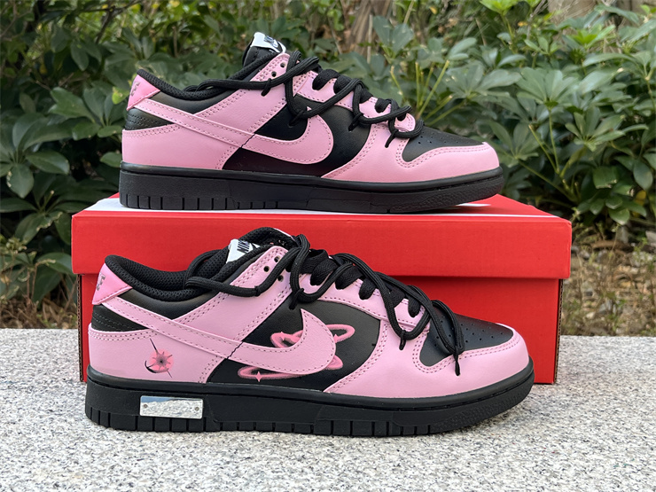 Nike Dunk Low Neon Stars