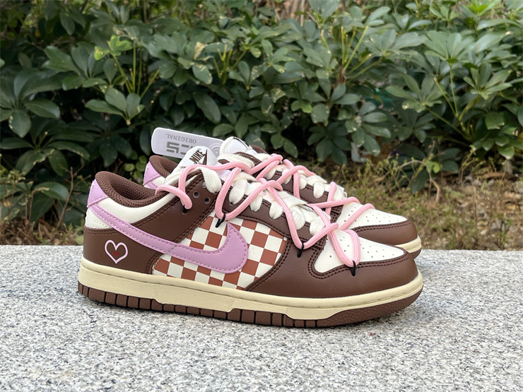 Nike Dunk Low Chocolate care grid