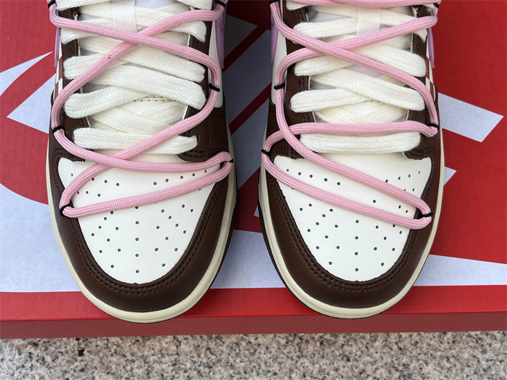 Nike Dunk Low Chocolate care grid