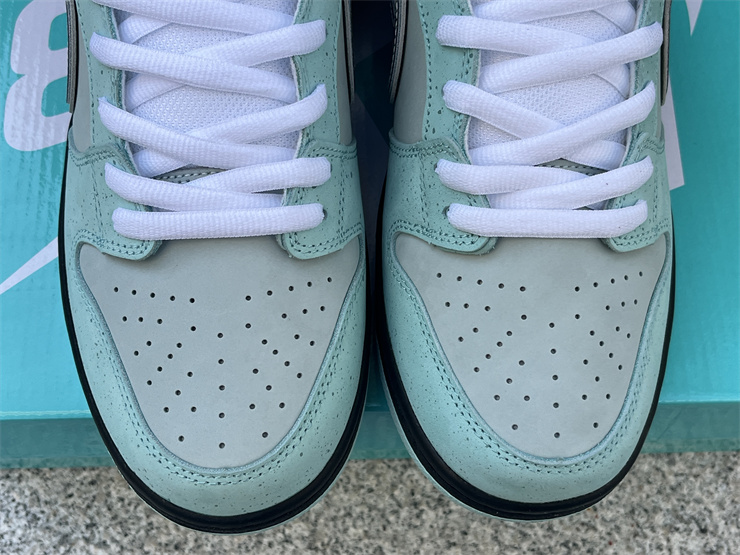 Concepts x TIFFANY CO. x Nike SB Dunk Low