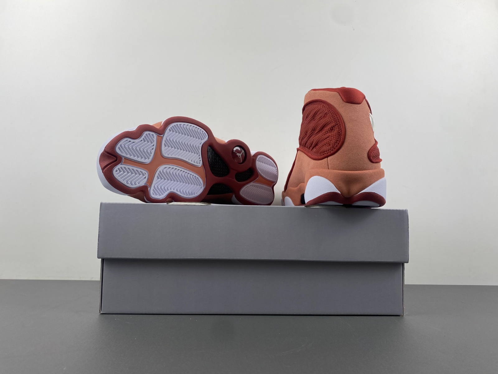 Air Jordan 13 “Dune Red”