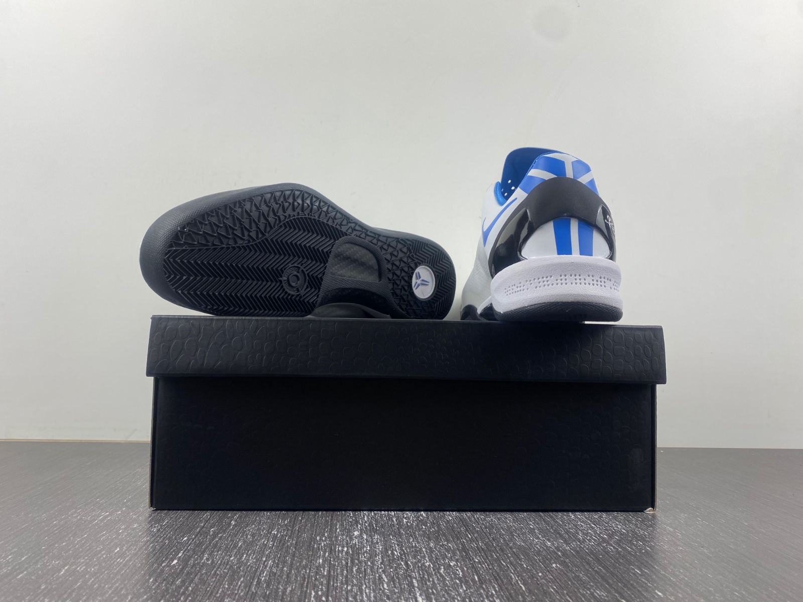 KOBE 8 'MILK SNAKE'  555035-201