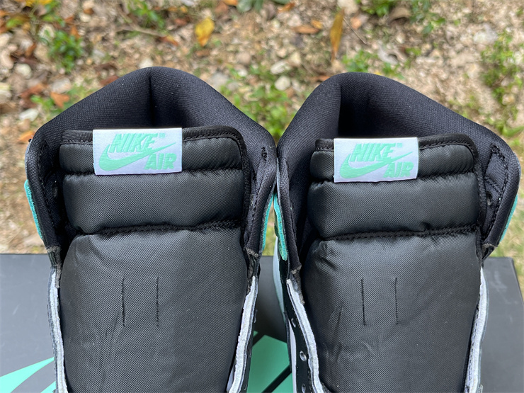 Air Jordan 1 High OG “Green Glow”