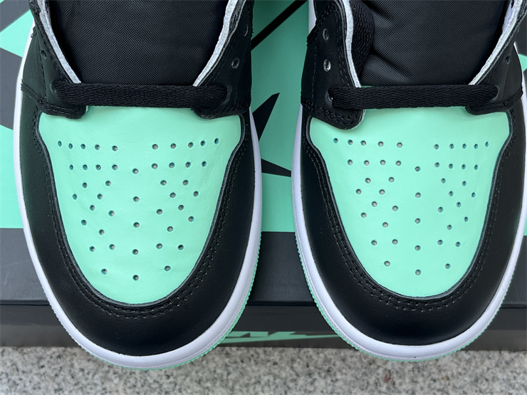 Air Jordan 1 High OG “Green Glow”