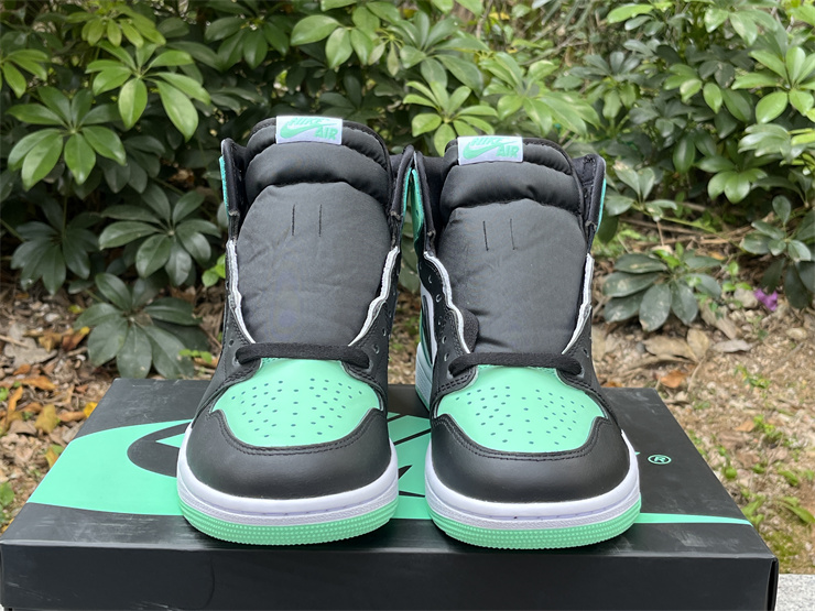 Air Jordan 1 High OG “Green Glow”