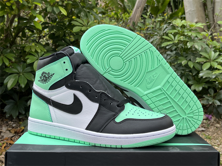 Air Jordan 1 High OG “Green Glow”
