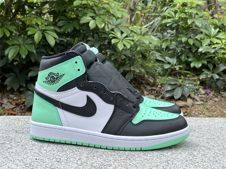 Air Jordan 1 High OG “Green Glow”