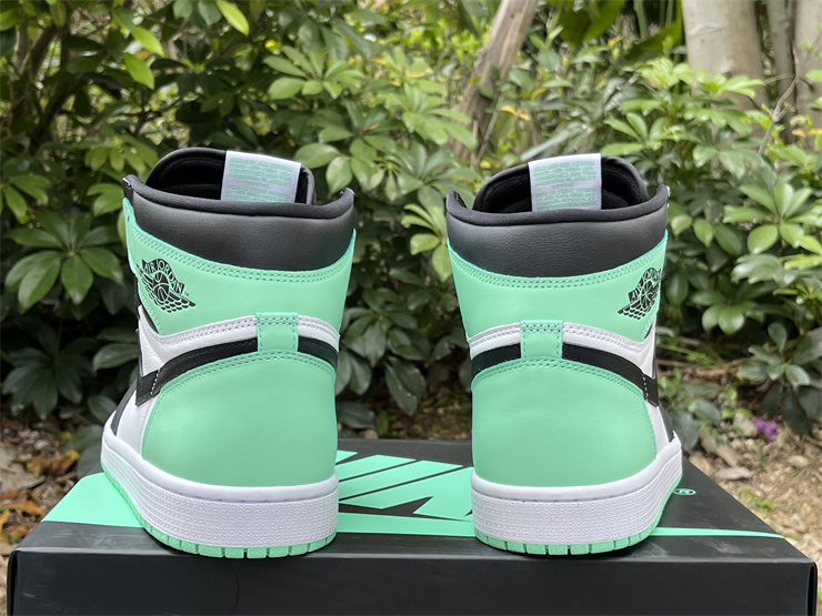 Air Jordan 1 High OG “Green Glow”