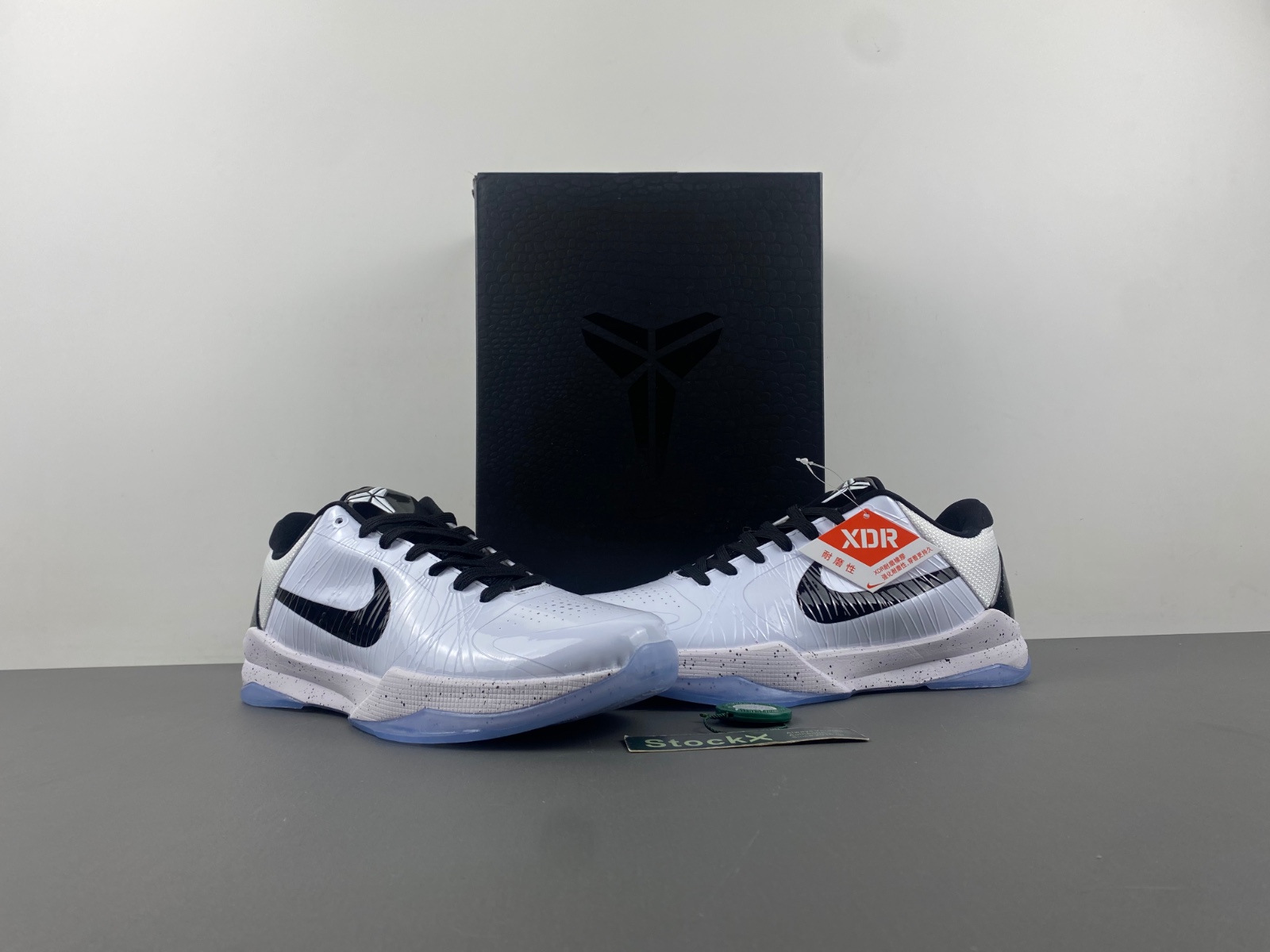ZOOM KOBE 5 PROTRO 'CHAOS' (White and Black)