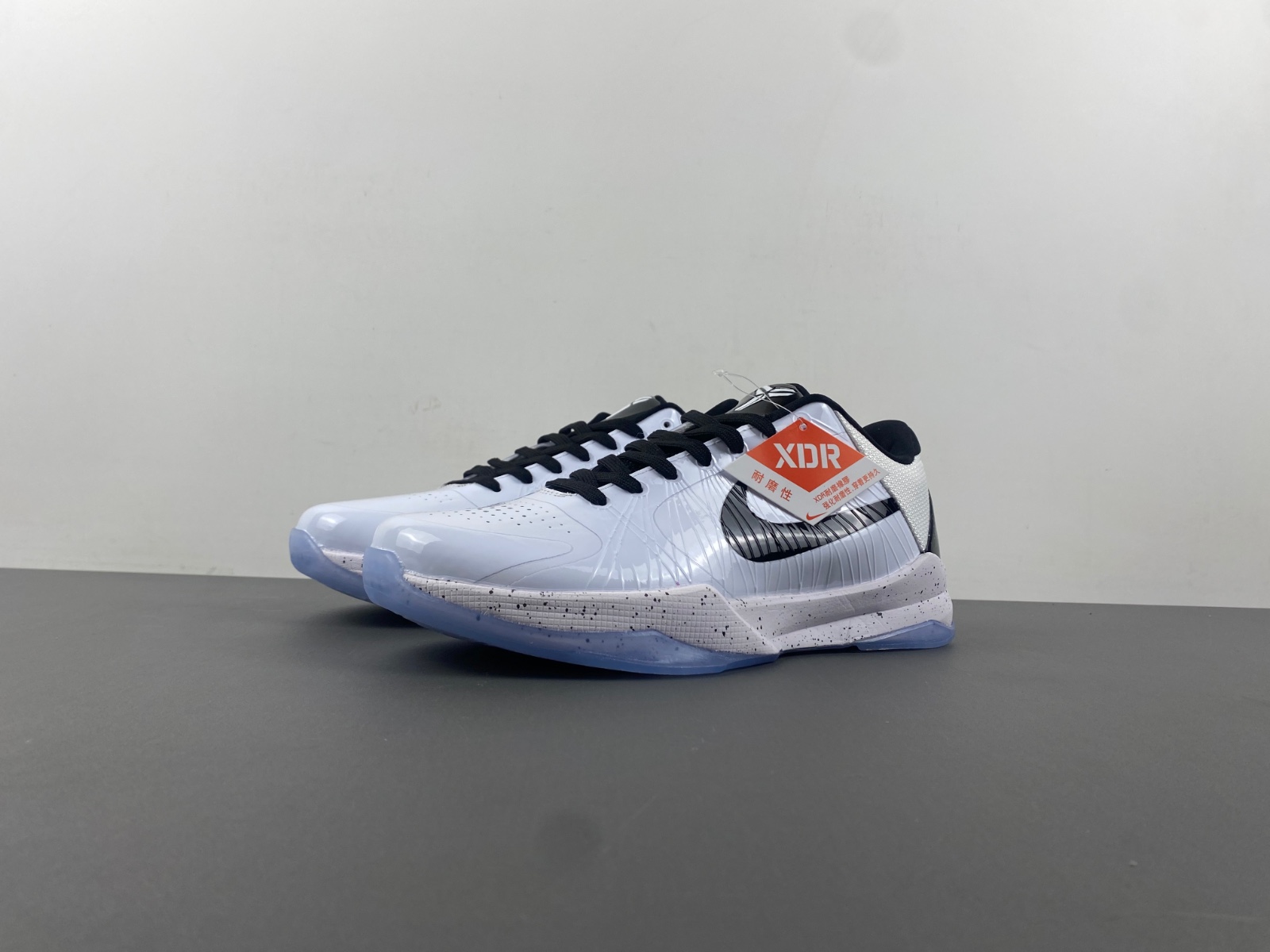 ZOOM KOBE 5 PROTRO 'CHAOS' (White and Black)