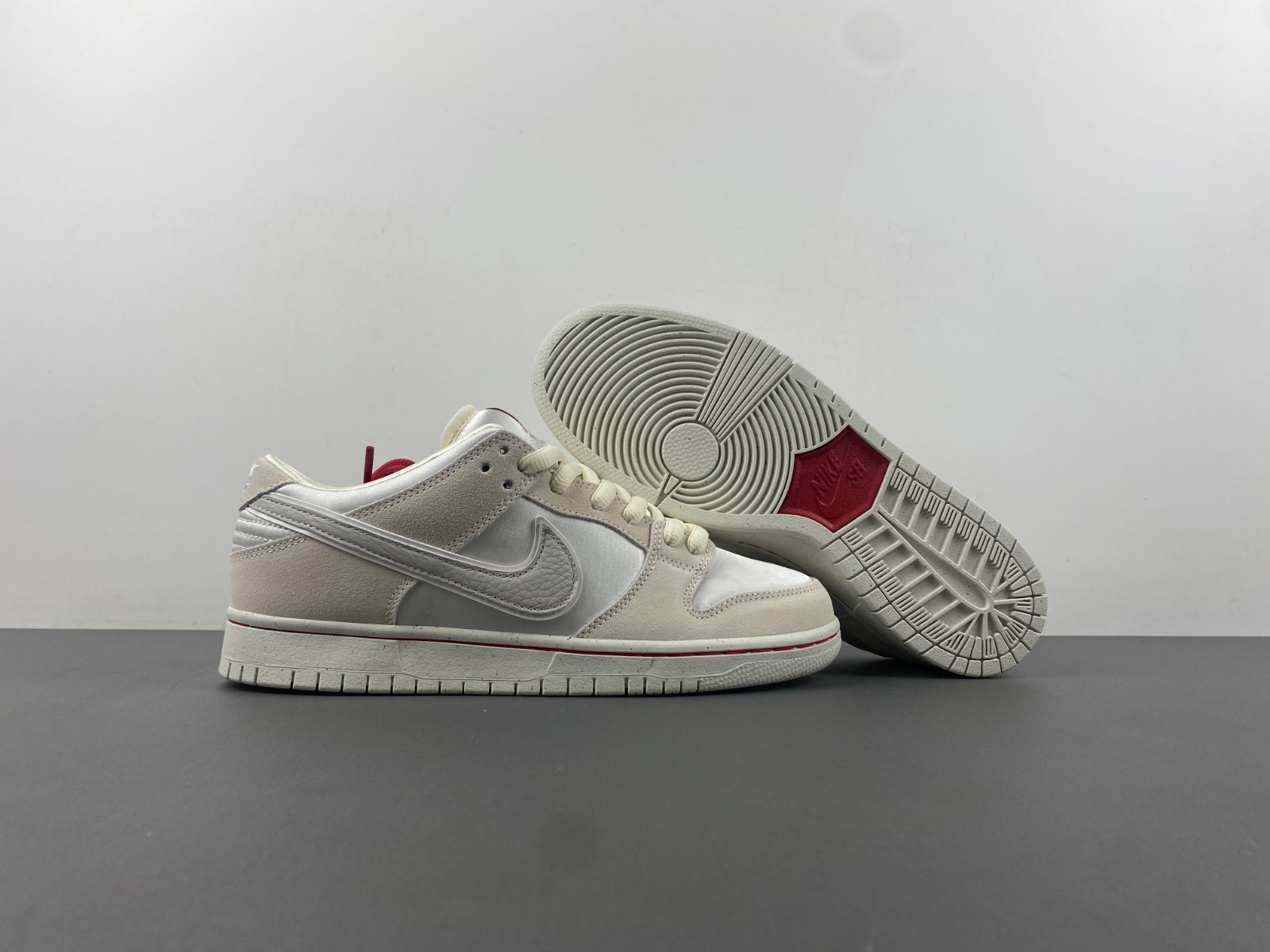 Nike SB Dunk Low Premium “Valentine’s Day FZ5654-100