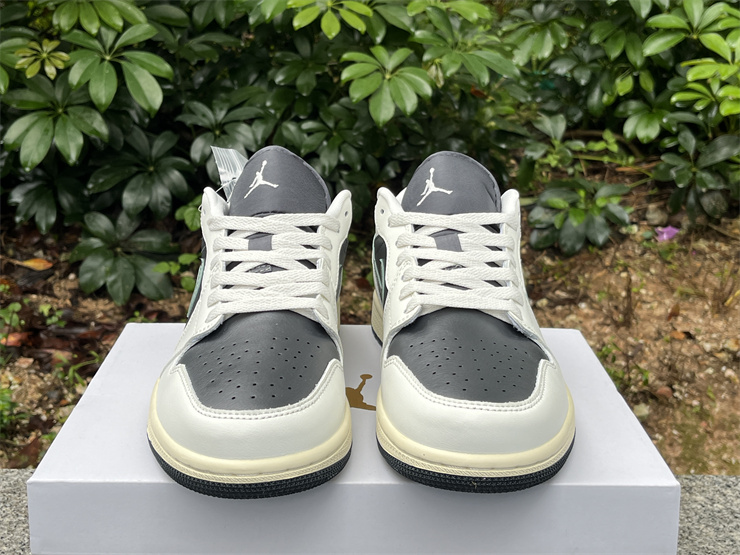 Air Jordan 1 Low WMNS “Jade Smoke”