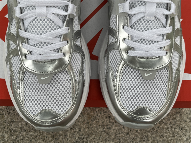 Nike V2K  FD0736-104