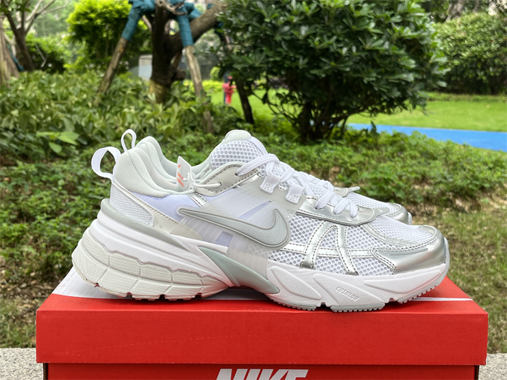 Nike V2K  FD0736-104